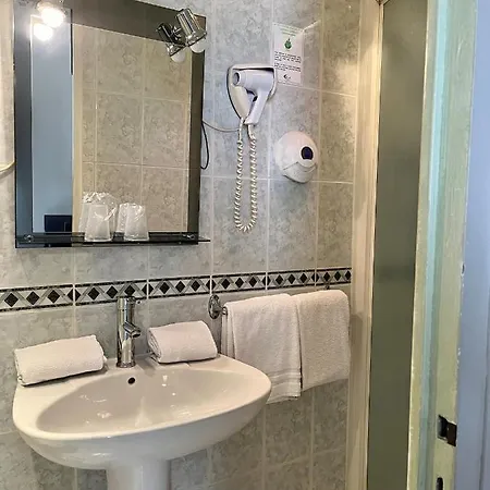 Отель Le Thurot- Centre Gare Дижон