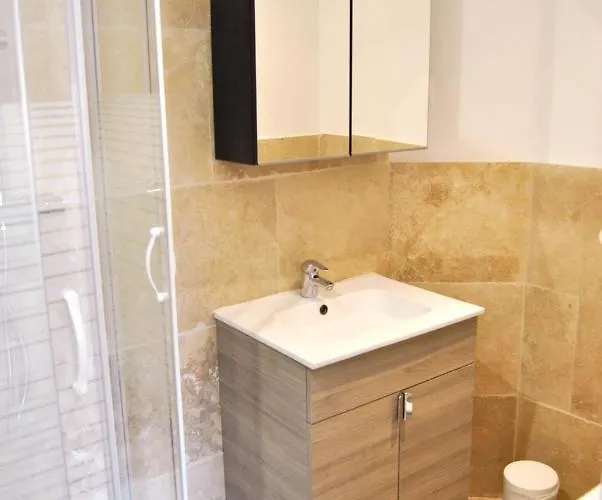 Hotel Le Thurot- Centre Gare Dijon