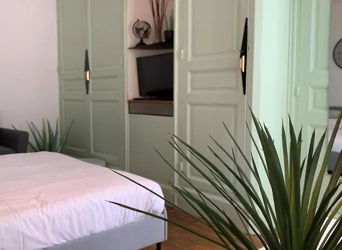 Hotel Le Thurot- Centre Gare 2*