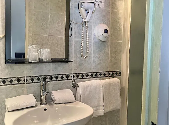 Hotel Le Thurot- Centre Gare Dijon